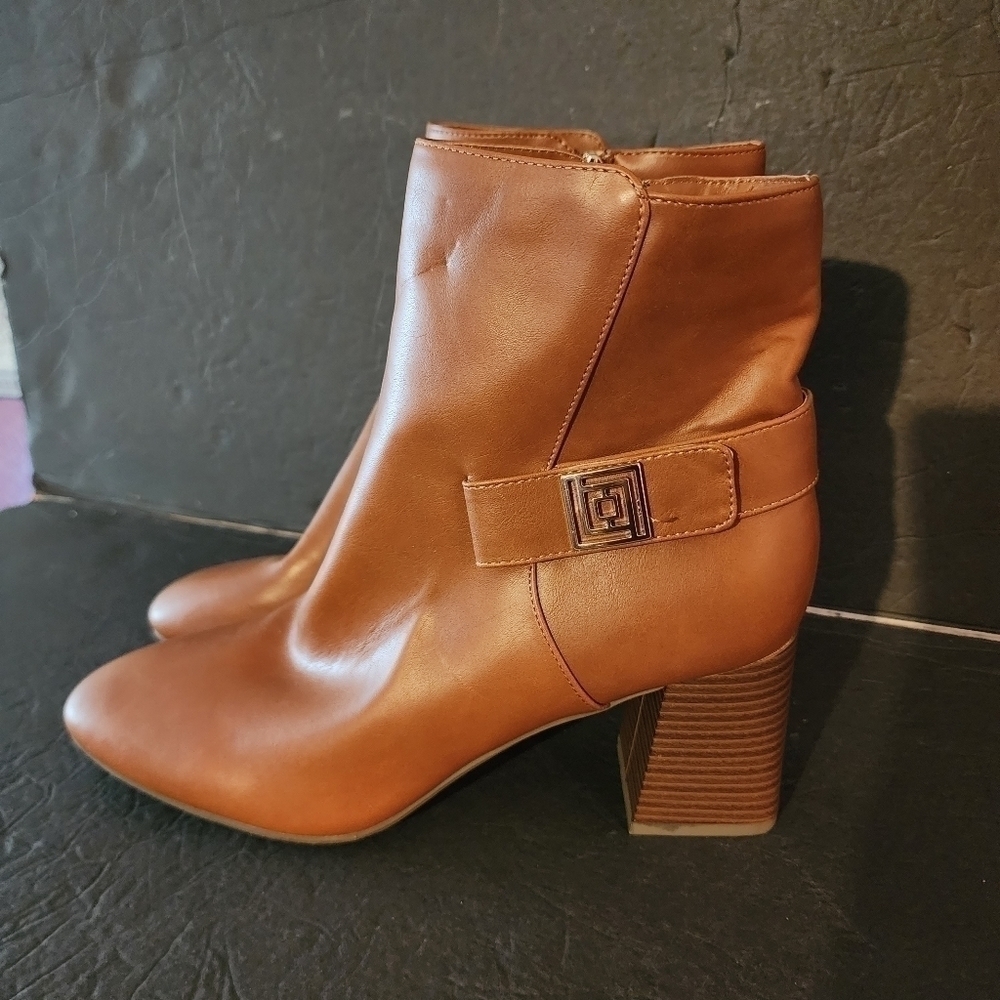 Liz Claiborne Womens Maycen Stacked Heel Booties  Size 9 M NEW (FLAW)